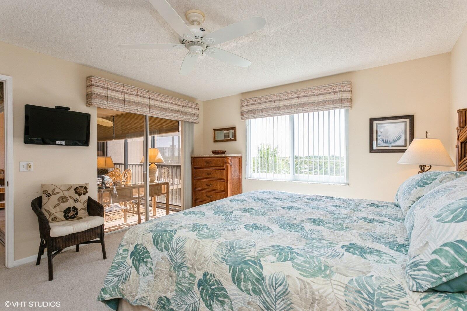 275 Palm Avenue, Unit B403 Jupiter, FL 33477 - Photo 16 of 18 Main Bedroom