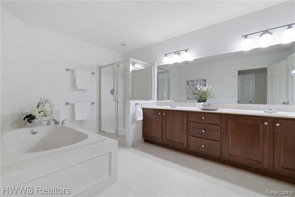 3772 Windingbrook Circle, Unit 16 Rochester Hills, MI 48309 - Photo 30 of 41