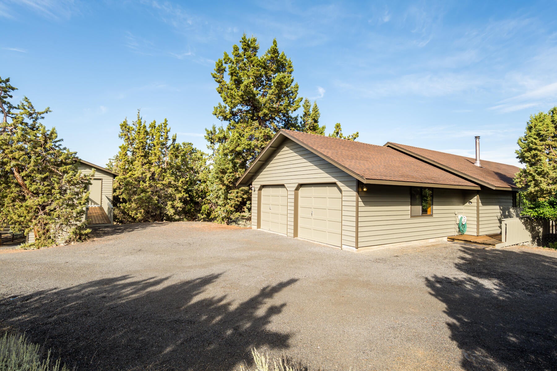 64499 McGrath Road Bend, OR 97701 - Photo 2 of 41 JH5_1947