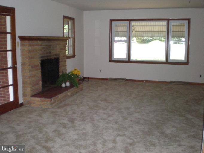 125 Dares Beach Road Prince Frederick, MD 20678 - Photo 22 of 28 Living Room
