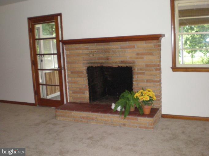 125 Dares Beach Road Prince Frederick, MD 20678 - Photo 23 of 28 Living Room