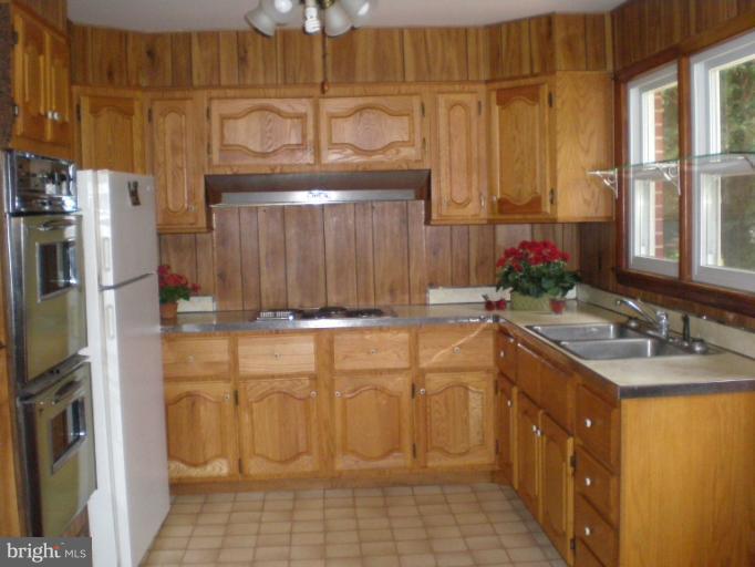 125 Dares Beach Road Prince Frederick, MD 20678 - Photo 9 of 28 Kitchen
