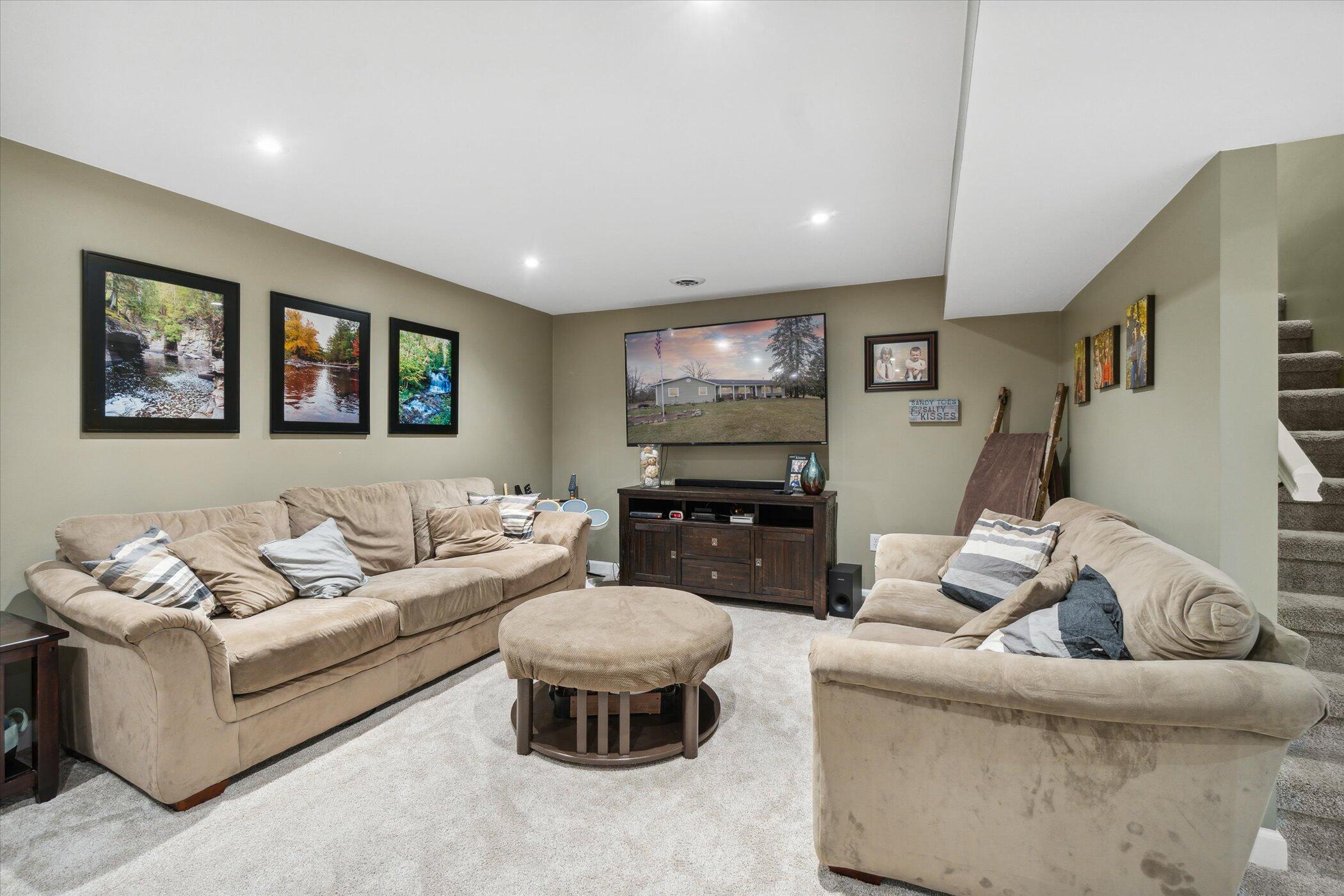 9990 Culver Road Clarklake, MI 49234 - Photo 28 of 42 28-lower level family area