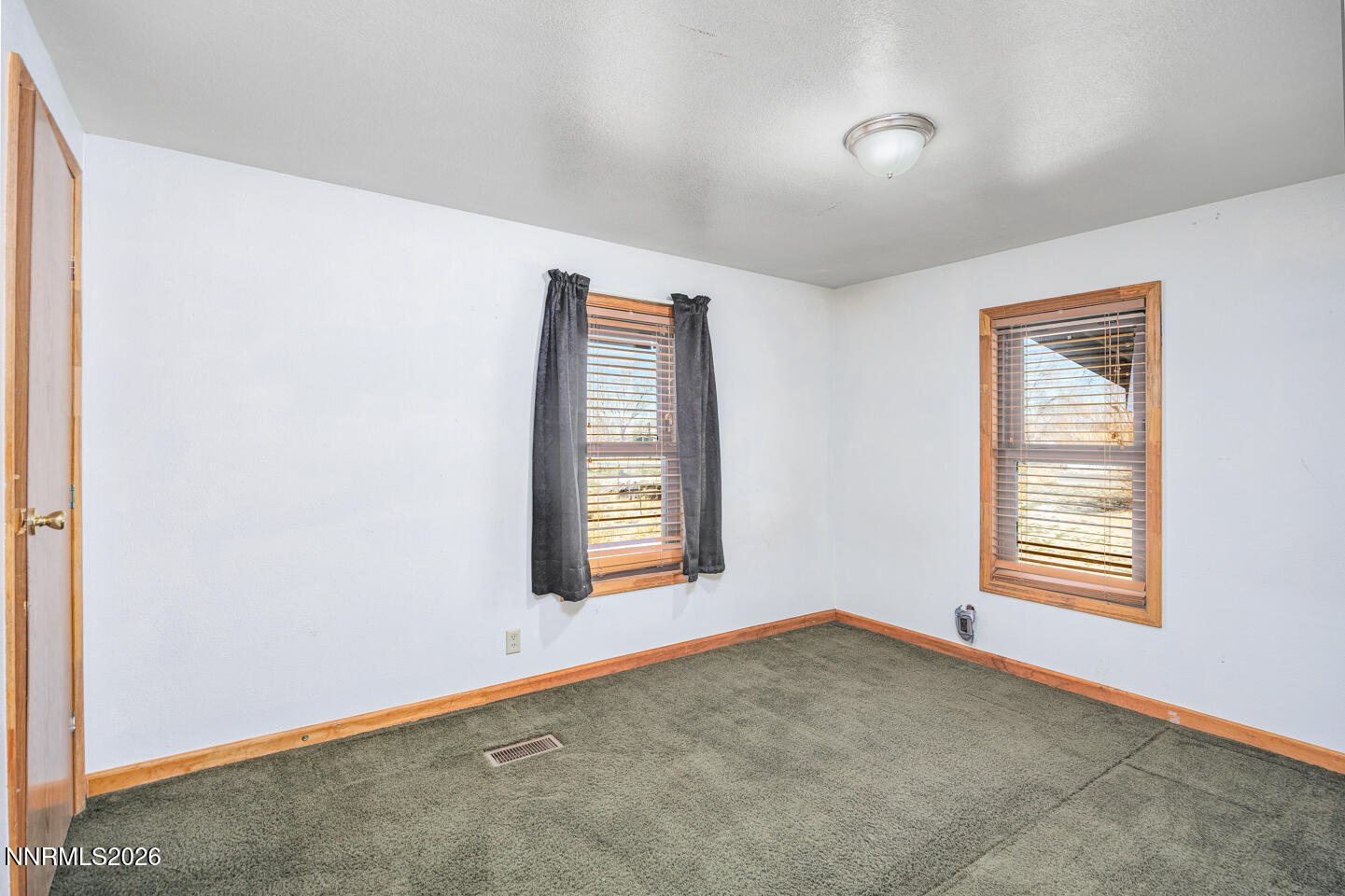 5465 Caleb Drive Fallon, NV 89406 - Photo 10 of 23 an empty room with windows