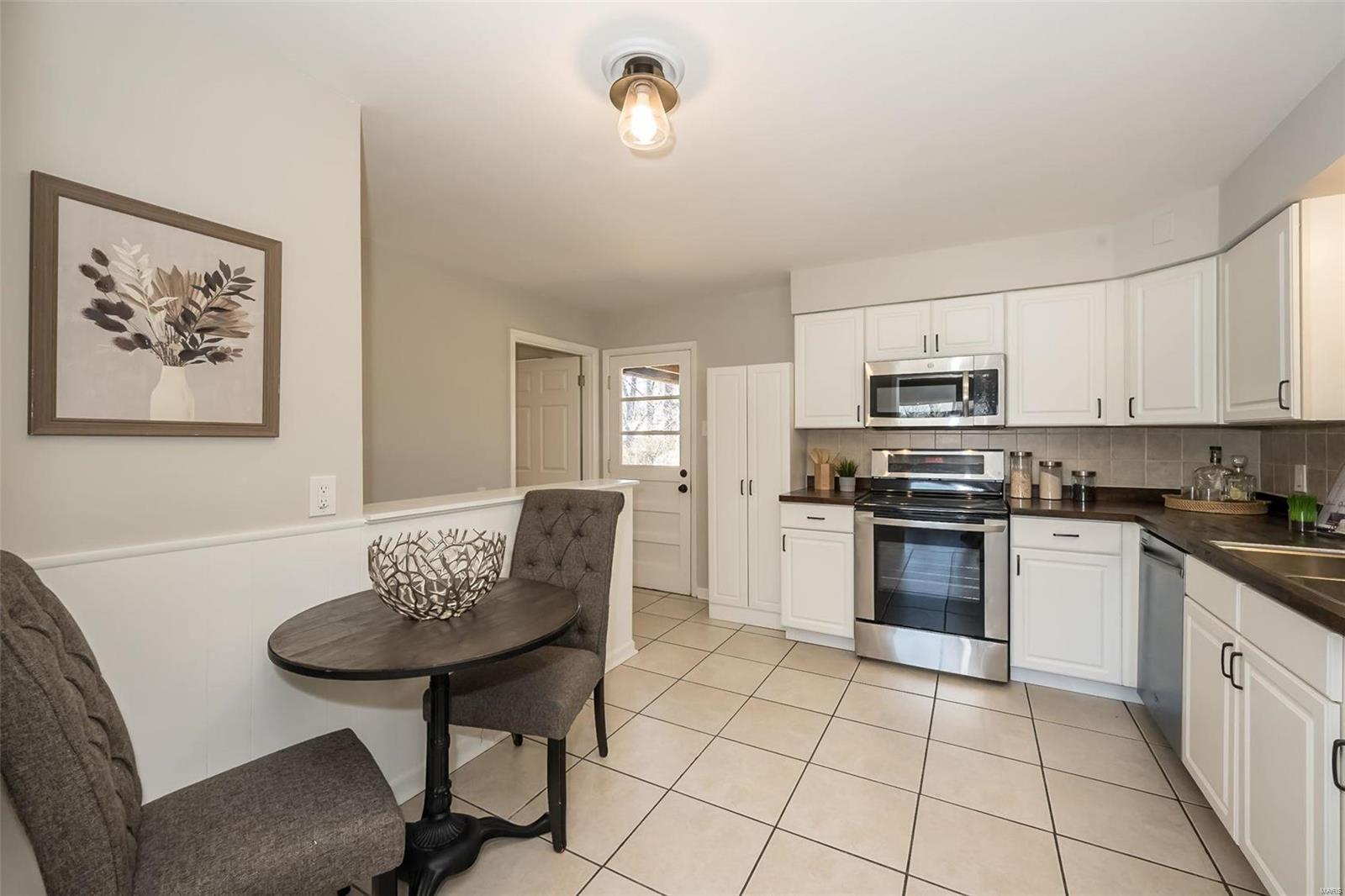 2330 Ruckert Avenue St. Louis, MO 63114 - Photo 8 of 32 Gallery Image 8