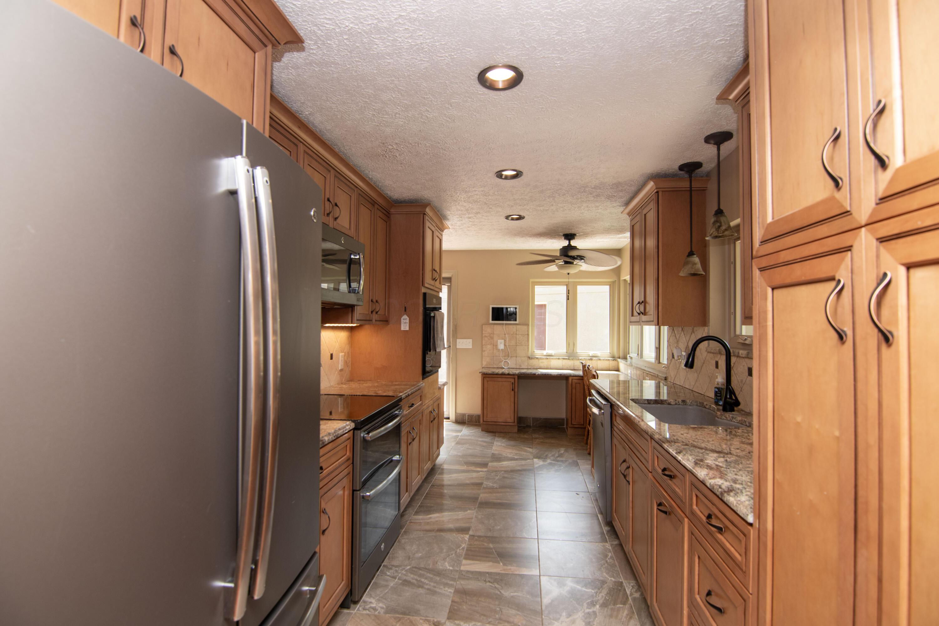 4360 Dublin Road Columbus, OH 43221 - Photo 16 of 41 Kitchen