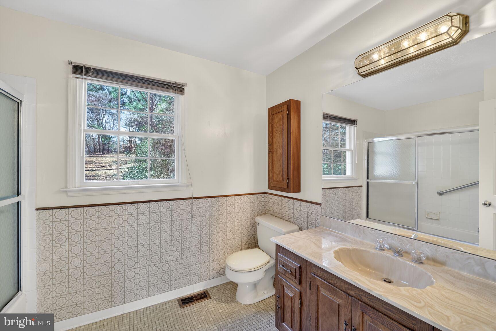 995 St George Barber Road Davidsonville, MD 21035 - Photo 21 of 35 Primary bathroom with shower/tub