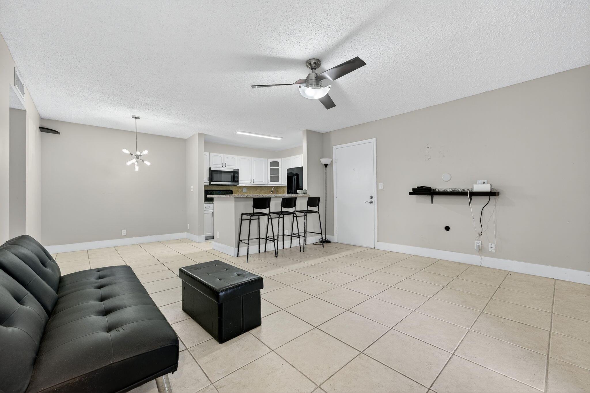 9441 West McNab Road, Unit 111 Tamarac, FL 33321 - Photo 6 of 27 Living Area