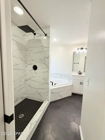 $2,400 | 334 Hidden Island Drive, Panama City Beach, FL 32408