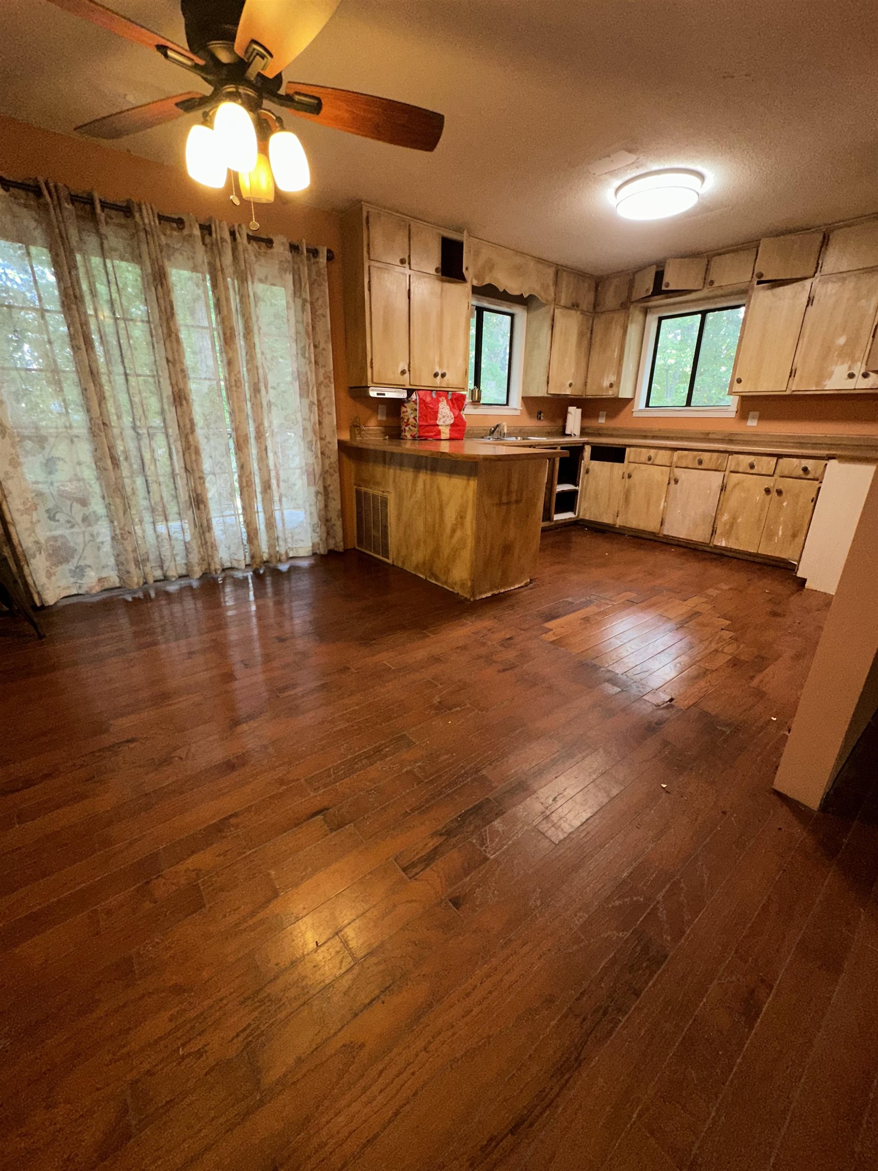 53 Crabtree Road Selmer, TN 38375 - Photo 7 of 28 Kitchen featuring a peninsula, dark wood finished floors, a ceiling fan, and a textured ceiling