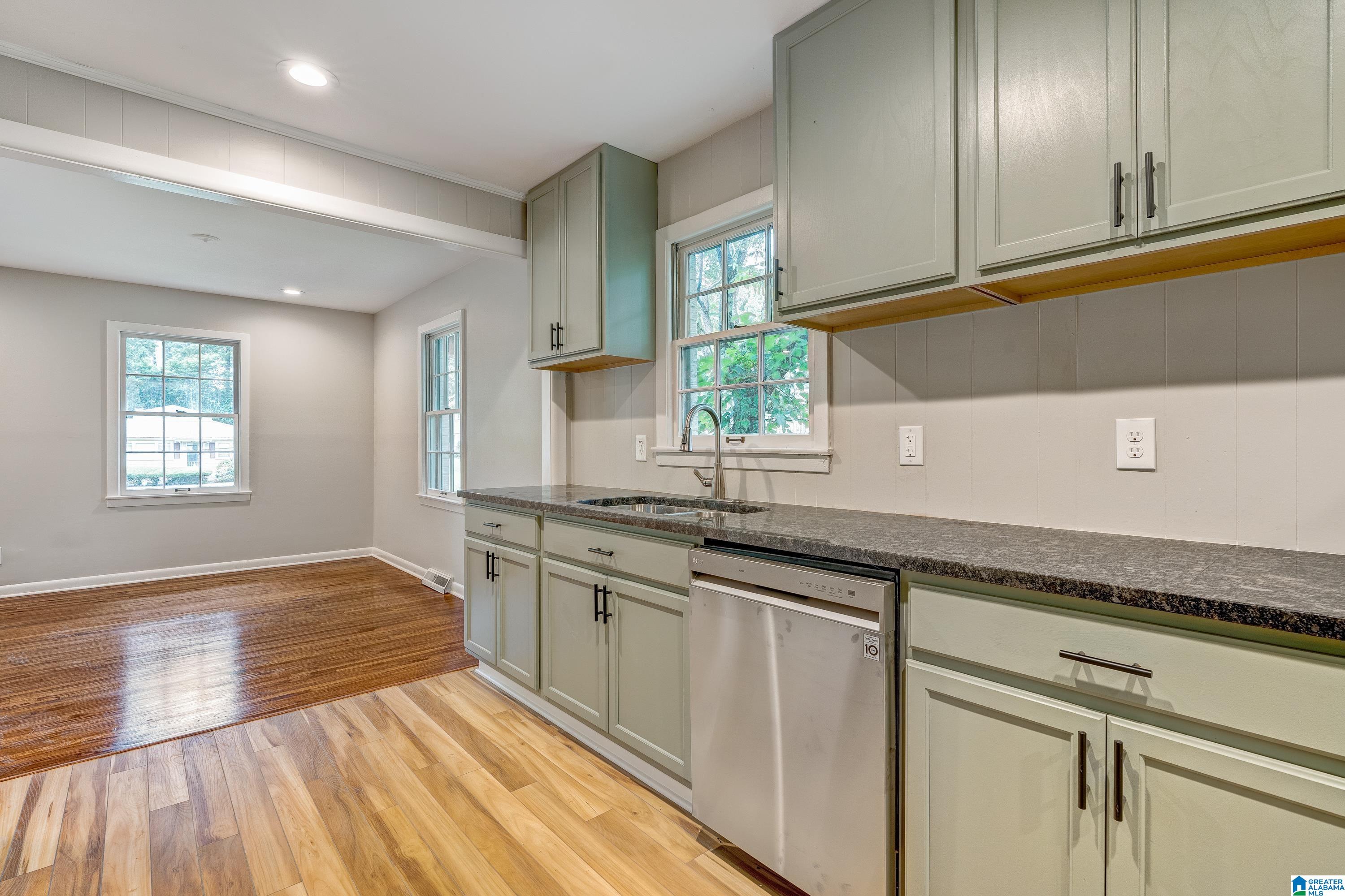 829 Ridge Ln Drive Bessemer, AL 35020 - Photo 10 of 27
