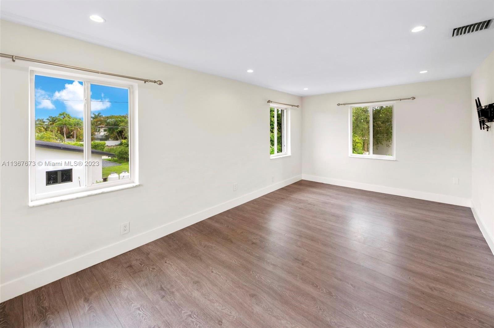 7055 Sunset Drive Miami, FL 33143 - Photo 23 of 43