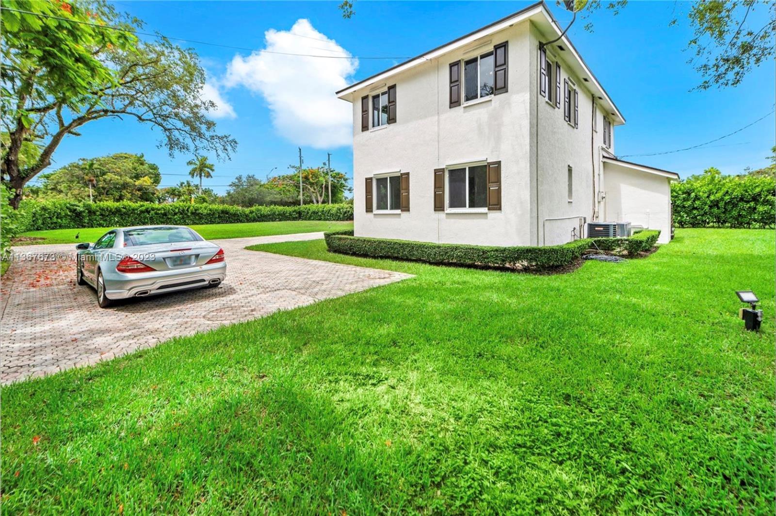 7055 Sunset Drive Miami, FL 33143 - Photo 5 of 43