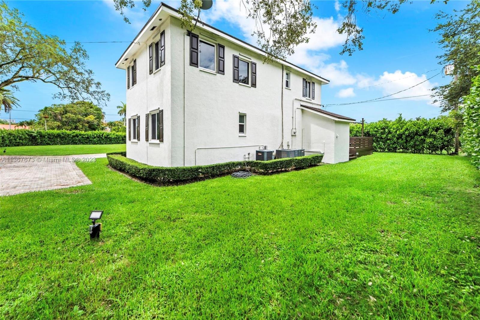 7055 Sunset Drive Miami, FL 33143 - Photo 6 of 43