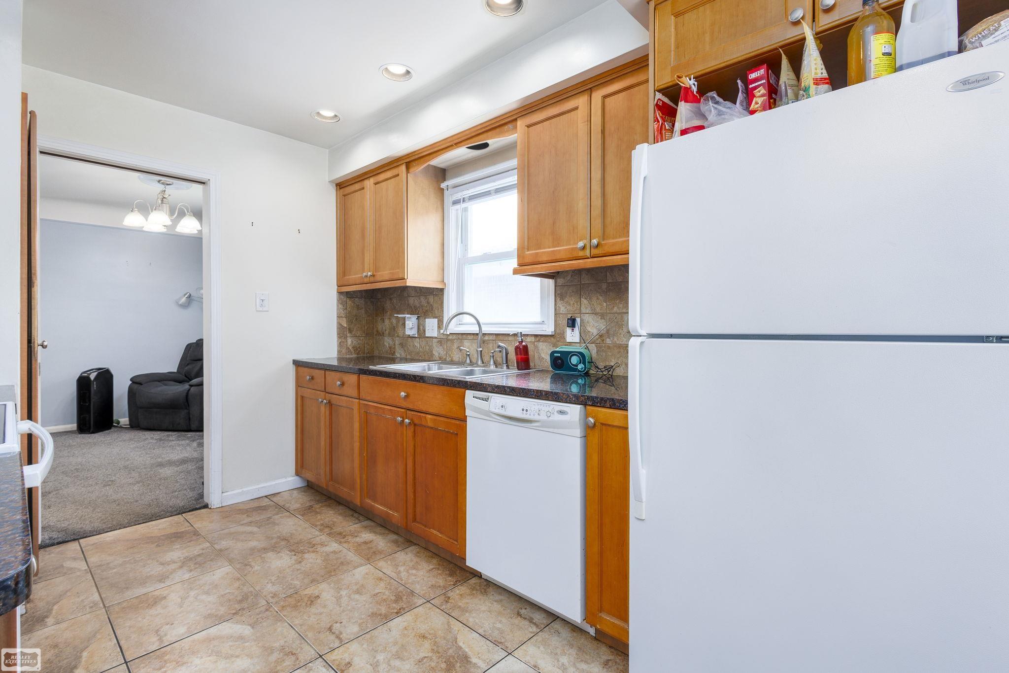 31557 Kelly Road Fraser, MI 48026 - Photo 10 of 26