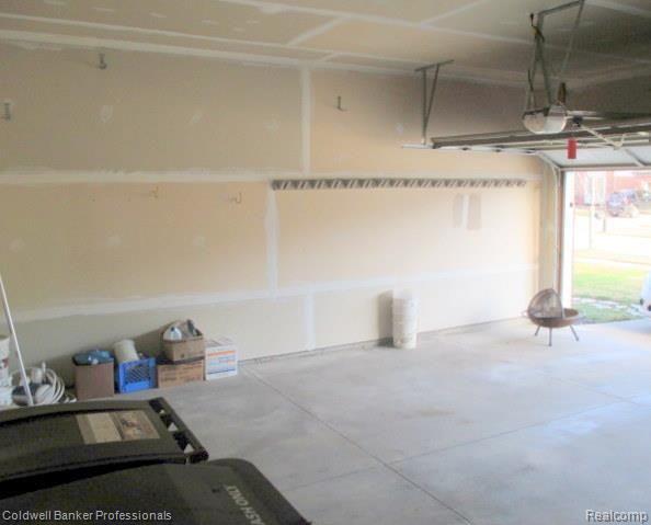 2432 Jackson Drive Rochester, MI 48309 - Photo 40 of 41 Jackson Garage.jpg