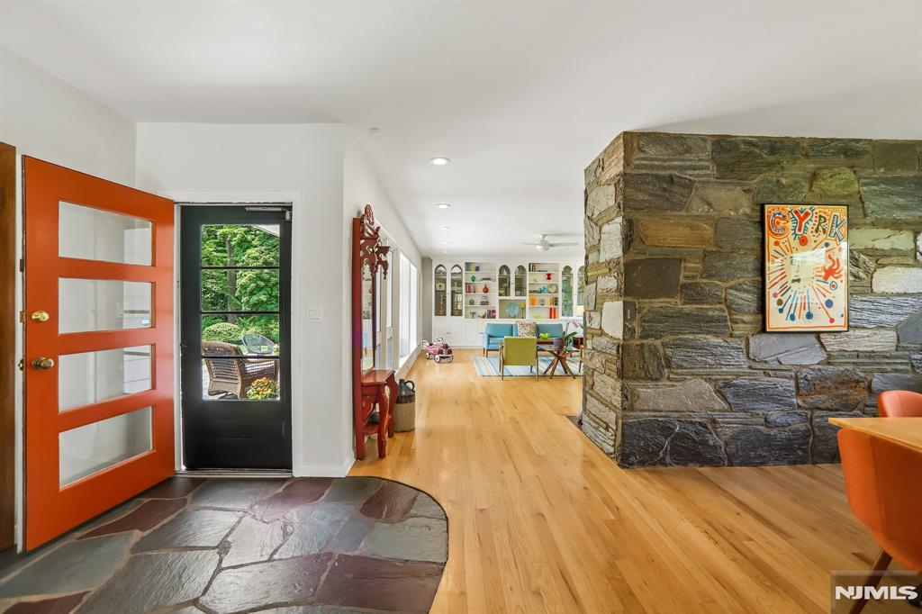 95 Yantacaw Brook Road Montclair, NJ 07043 - Photo 13 of 48