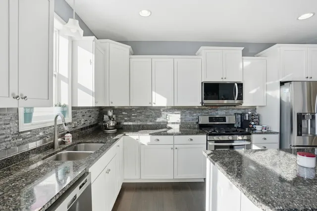 $399,900 | 1315 Lylewood Parkway, Carver, MN 55315