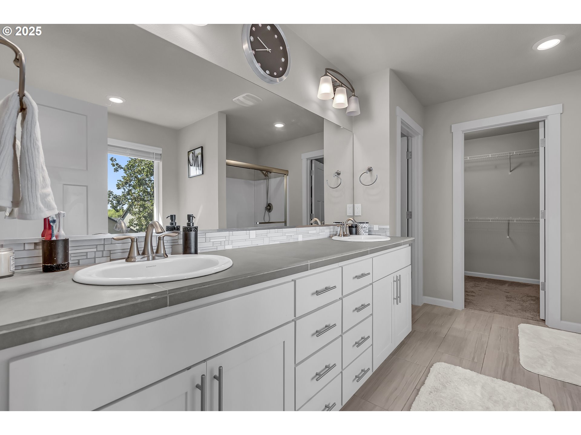 13305 Northeast 114th Way Brush Prairie, WA 98606 - Photo 22 of 40 a bathroom with double vanity sinks and a mirror