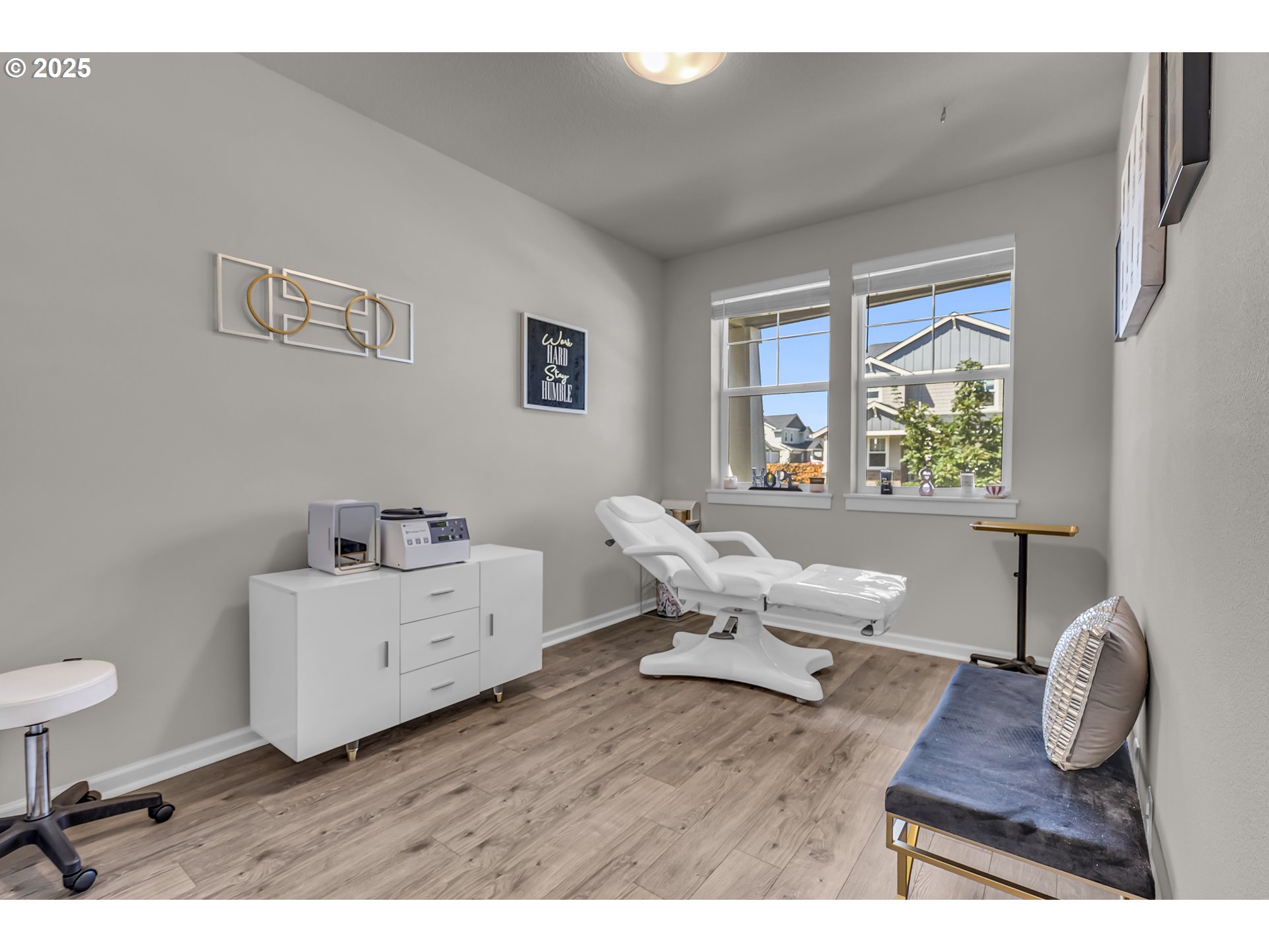 13305 Northeast 114th Way Brush Prairie, WA 98606 - Photo 5 of 40 a living room with furniture and a window