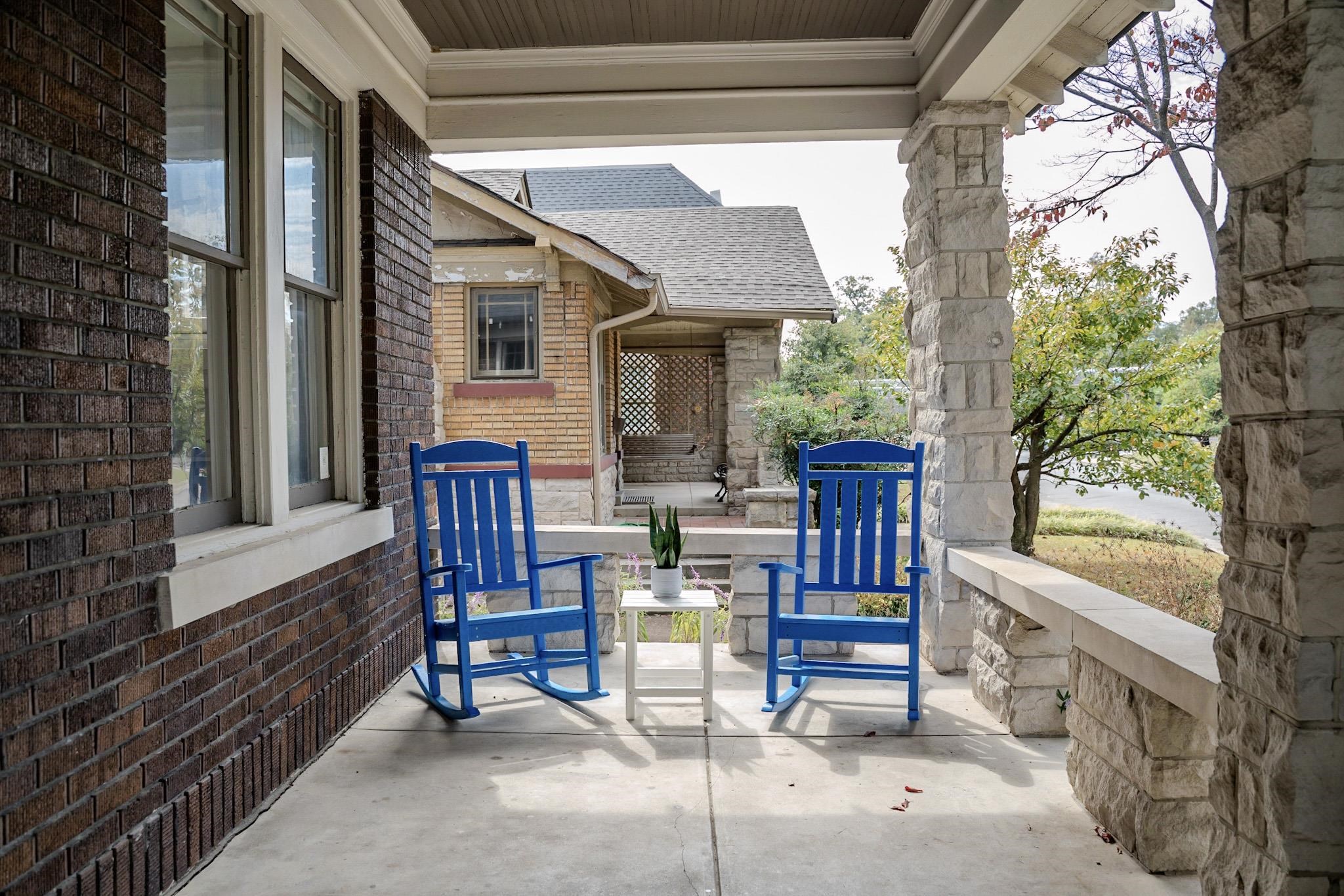 210 North Avalon Street Memphis, TN 38112 - Photo 28 of 30 View of patio with a porch