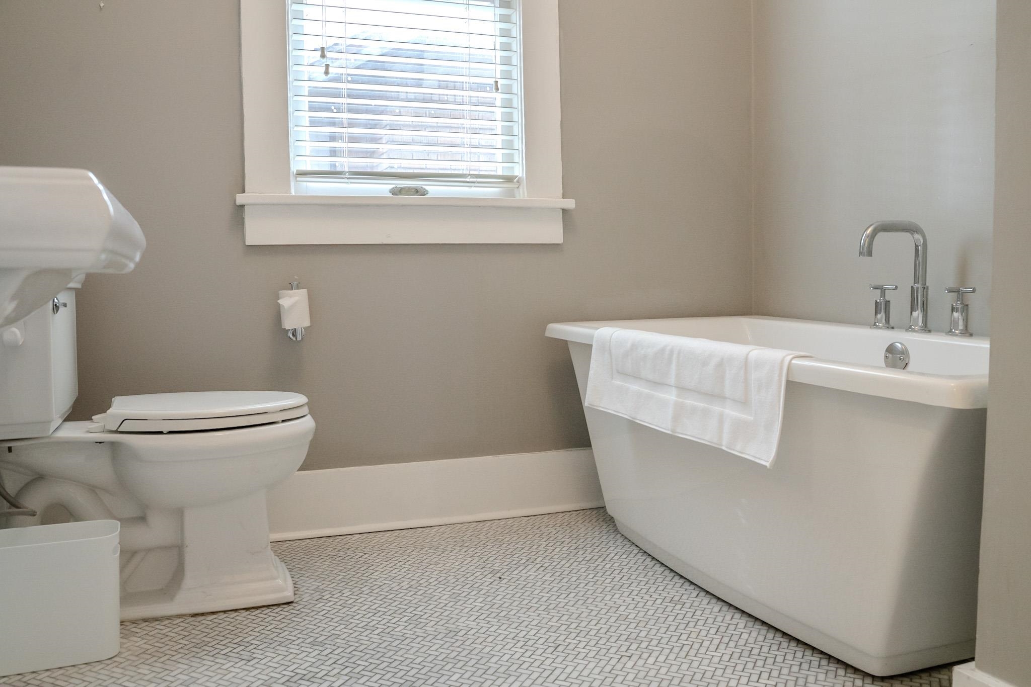 210 North Avalon Street Memphis, TN 38112 - Photo 7 of 30 Bathroom with toilet and tile patterned flooring
