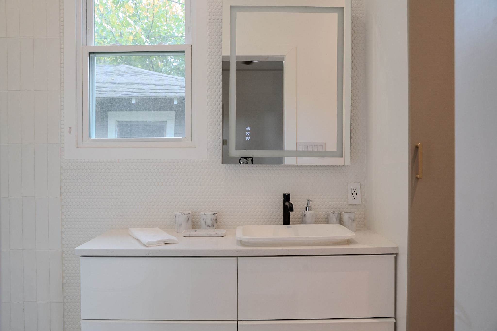 210 North Avalon Street Memphis, TN 38112 - Photo 8 of 30 Bathroom featuring vanity