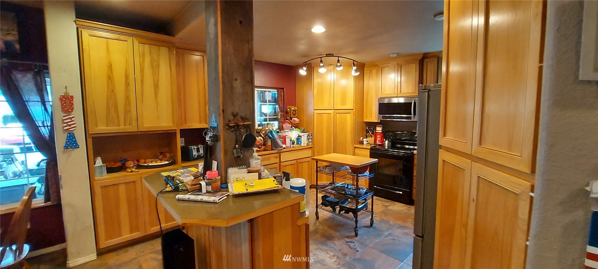 330 Shamrock Road Longview, WA 98632 - Photo 9 of 18 a view of a room with gym equipment