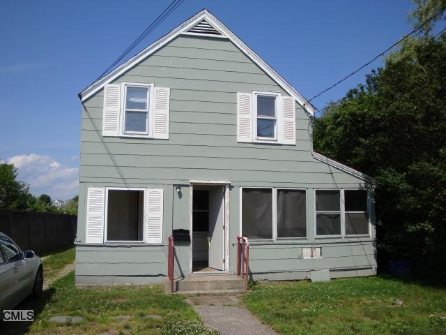 a view of house with a yard