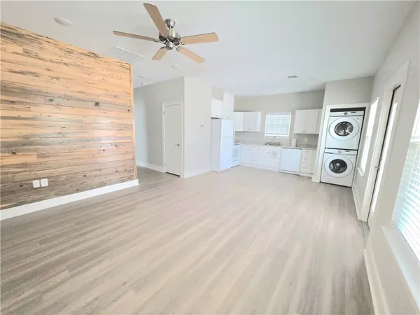 $1,570 | 121 Mirage Lane, Rockport, TX 78382