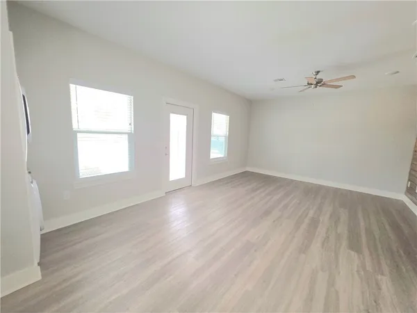 $1,570 | 121 Mirage Lane, Rockport, TX 78382