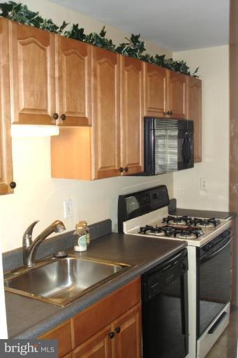 19307 Club House Road, Unit 101 Gaithersburg, MD 20886 - Photo 3 of 8 Kitchen #2