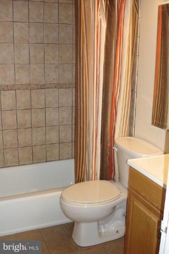 19307 Club House Road, Unit 101 Gaithersburg, MD 20886 - Photo 7 of 8 Bath #1