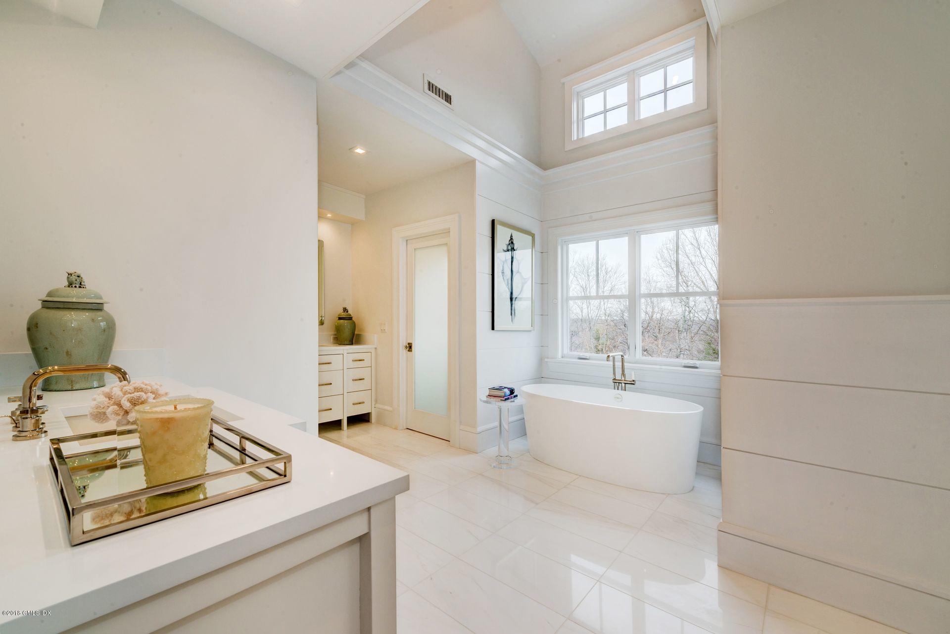 10 Lakeview Drive Riverside, CT 06878 - Photo 17 of 28 a bathroom with a bathtub sink and mirror