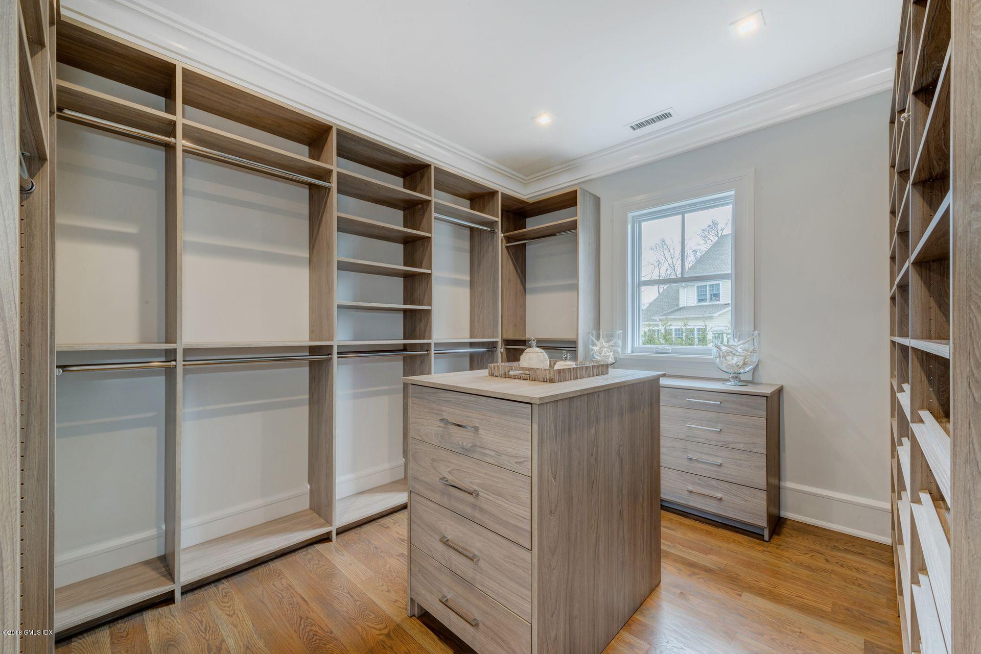 10 Lakeview Drive Riverside, CT 06878 - Photo 18 of 28 a room with furniture and a window