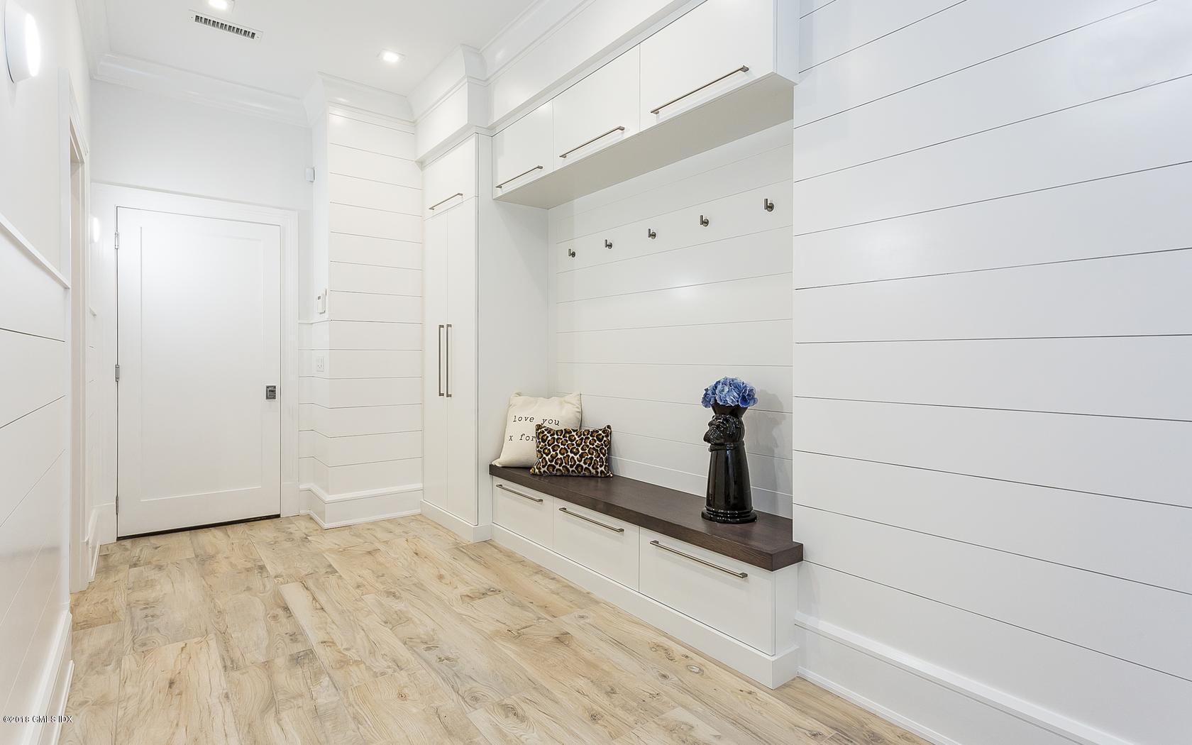 10 Lakeview Drive Riverside, CT 06878 - Photo 24 of 28 a view of a hallway with closet