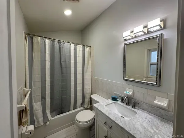 $769,000 | 173 Davenport Street, Lindenhurst, NY 11757