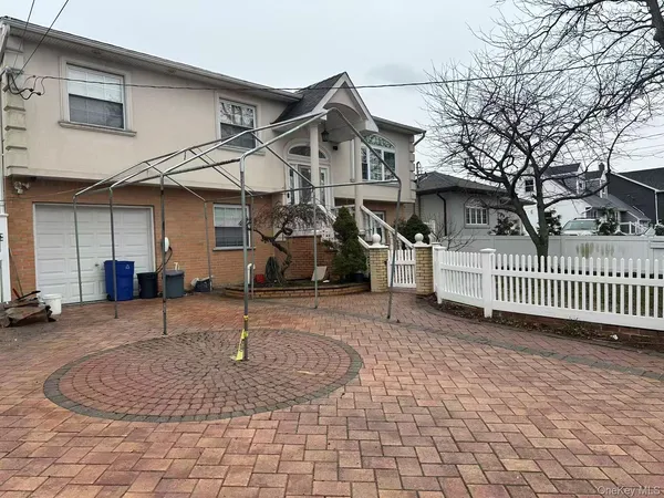 $769,000 | 173 Davenport Street, Lindenhurst, NY 11757