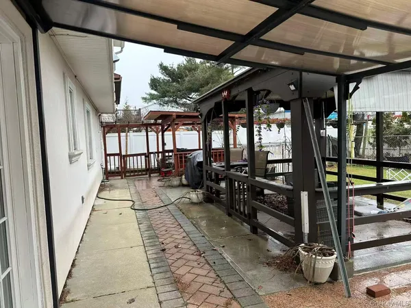 $769,000 | 173 Davenport Street, Lindenhurst, NY 11757