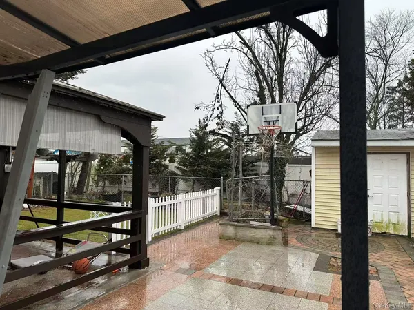 $769,000 | 173 Davenport Street, Lindenhurst, NY 11757