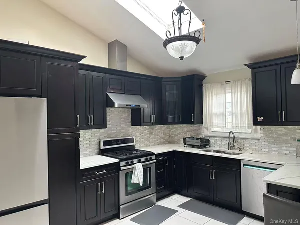 $769,000 | 173 Davenport Street, Lindenhurst, NY 11757