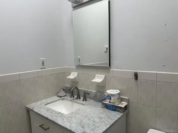 $769,000 | 173 Davenport Street, Lindenhurst, NY 11757