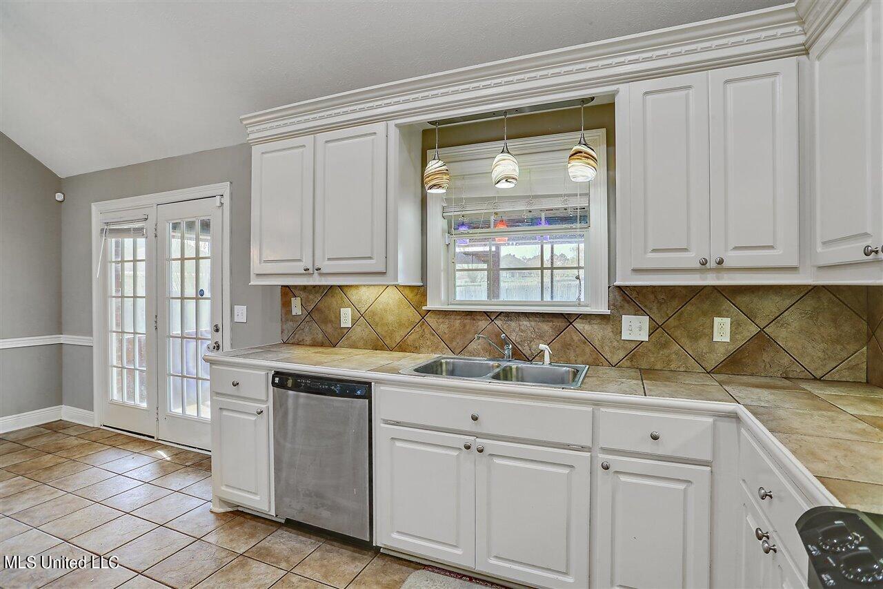 388 Kings Ridge Circle Brandon, MS 39047 - Photo 10 of 27 10-388 Kings Ridge Cir