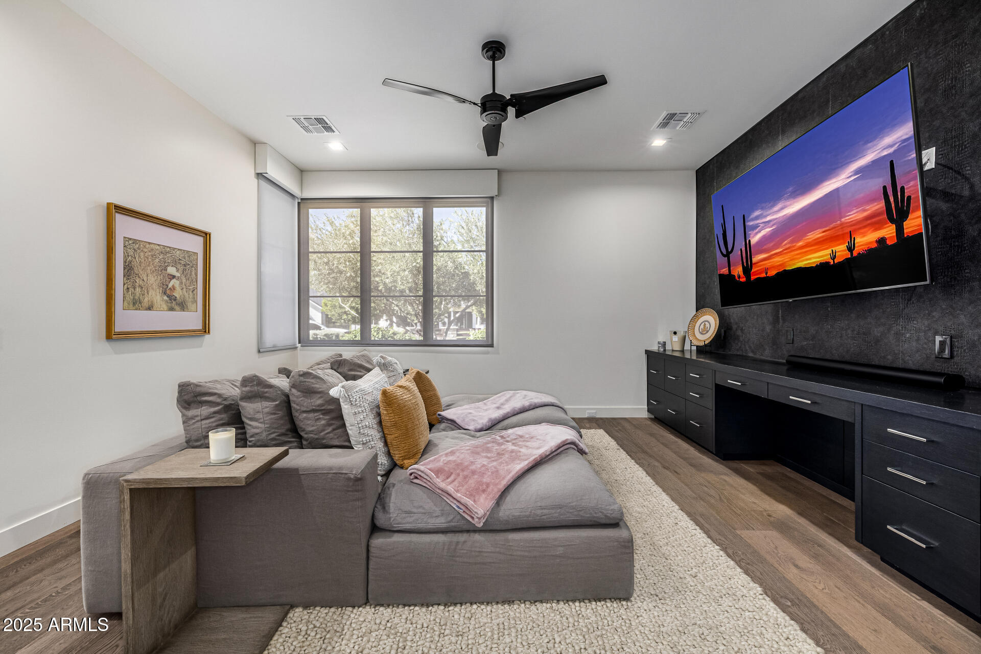 4535 North 49th Place Phoenix, AZ 85018 - Photo 36 of 75 40 Den/Office