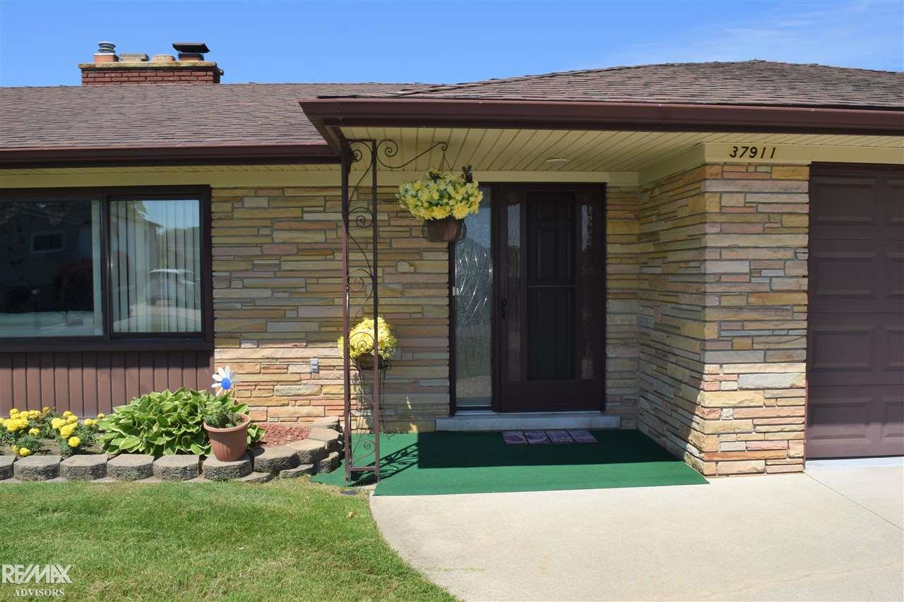 37911 Pointe Rosa Street Harrison Township, MI 48045 - Photo 5 of 47 50014847-4.JPG