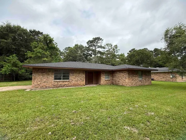 $1,395 | 1135 Cooper Lane, Silsbee, TX 77656
