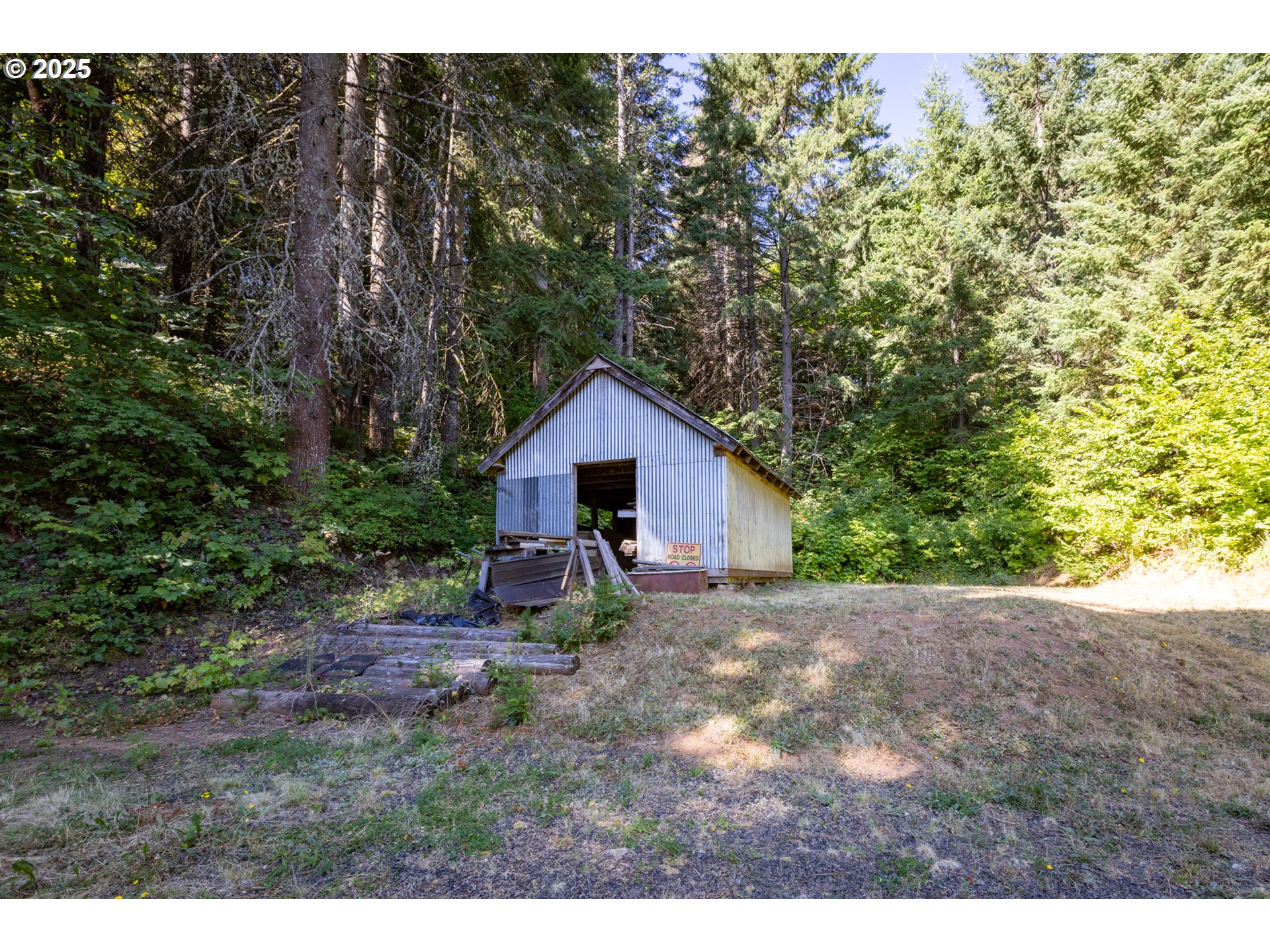 2442 Kingsley Road Hood River, OR 97031 - Photo 18 of 38