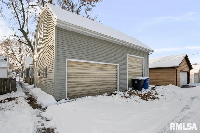 $170,000 | 1916 33rd Street, Moline, IL 61265