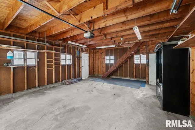 $170,000 | 1916 33rd Street, Moline, IL 61265