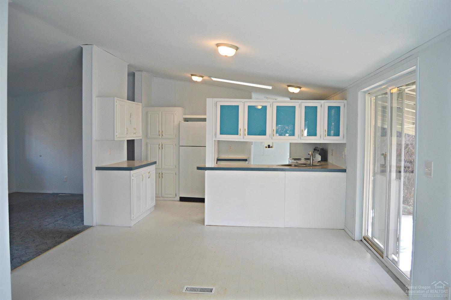2074 Southwest Locust Way Madras, OR 97741 - Photo 11 of 25 Dining Room